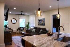 Smart TV - Charming 2 Bed/2Bath Newly Renovated-Location!
 (Charleston)