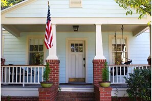 Exterior detail - Charming 2 Bed/2Bath Newly Renovated-Location!
 (Charleston)