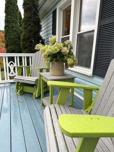 Robin's Nest: Newly renovated home located on 60 acres of fields & forest.