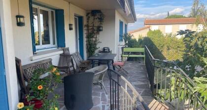 Maison de Ville Avec Piscine, Jardin, Terrain de Boule, Salle de Jeux