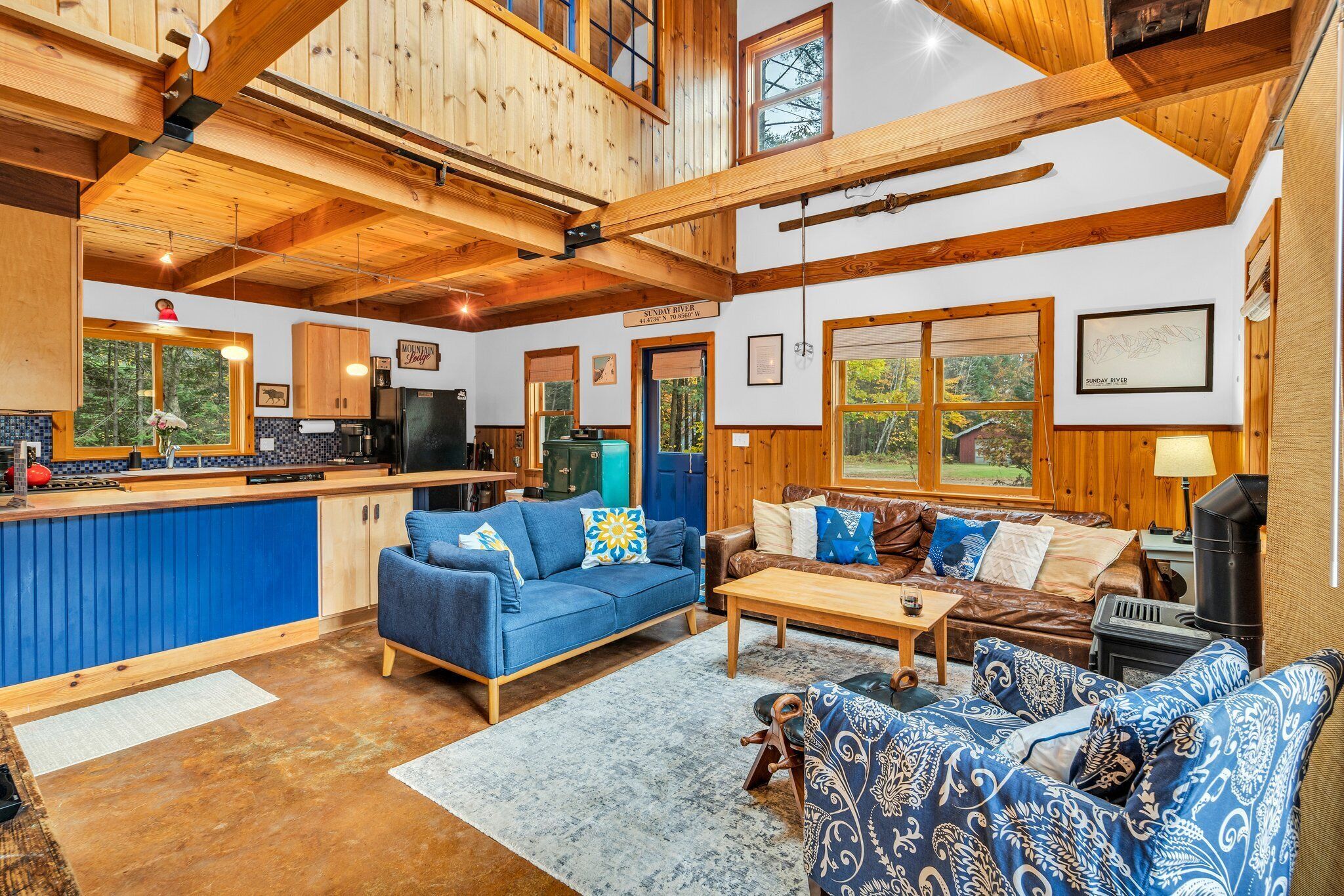 4 Minutes From Sunday River, Hot Tub, Dog & Family Friendly, Stocked Kitchen