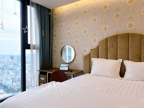 Apartment, 1 Bedroom, Balcony | 1 bedroom, premium bedding, desk, laptop workspace