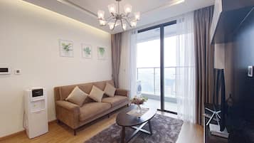 Apartment, 1 Schlafzimmer | Wohnbereich | 55-Zoll-Smart-TV mit Kabelempfang, Kamin, Pay-TV