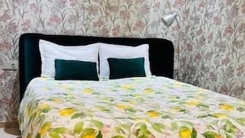 2 bedrooms, iron/ironing board, free WiFi, bed sheets