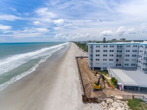 Am Strand, Liegestühle, Strandtücher