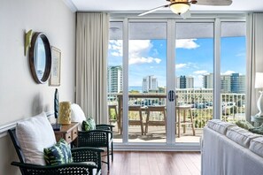 Smart TV, fireplace, video games, ping pong - 2617 Gorgeous Gulf Views ~ 3 Bdrm ~ Super Savings ~ Book Jan 11th ~ Heated Pool (Destin)