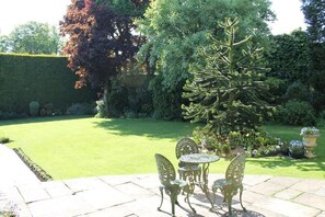Terrace/patio - Oakwood Hall (Bingley)