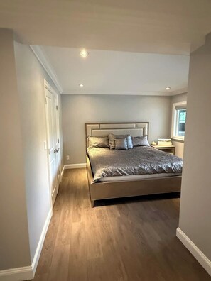 2 bedrooms, in-room safe, desk, iron/ironing board