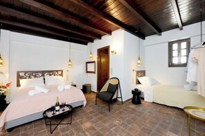 Sol Luxury Suite Hot Tub City View | 1 多间卧室、迷你吧、客房内保险箱、熨斗/熨衣板