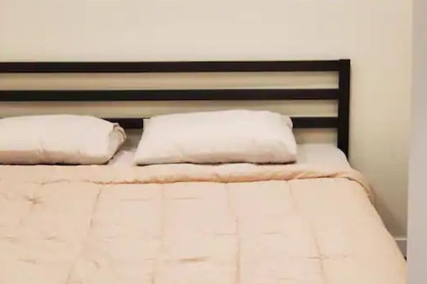 2 chambres, coffres-forts dans les chambres, bureau