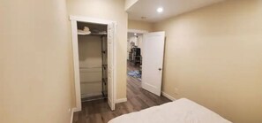 2 bedrooms, in-room safe, desk, iron/ironing board