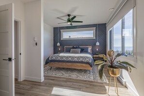 3 bedrooms, desk, free WiFi, bed sheets -  Brand new modern duplex with media room, garage and large ski room! (Silver Star Mountain)