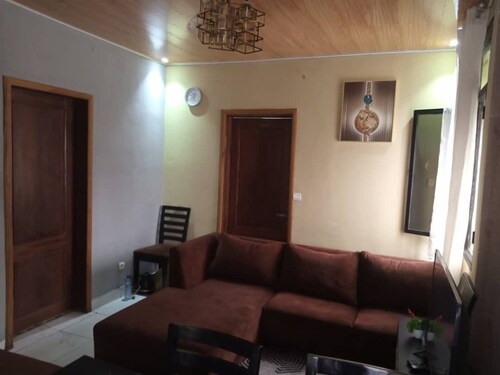 L appartement est le centre commercial le plus proche ou les gens vendent cobalt