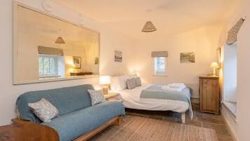 1 chambre, lit parapluie, Wi-Fi gratuit, draps fournis