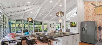 6 min walk to Kaanapali beach • Family bungalow • Parking