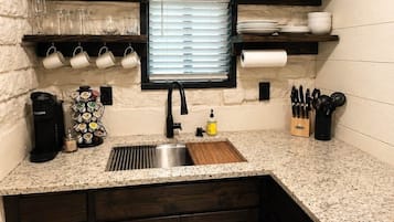Coffee/tea maker, microwave, oven, stovetop