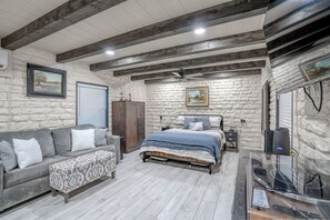 1 室のベッドルーム、アイロン / アイロン台、WiFi (無料)、ベッドシーツ