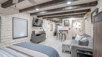 1 bedroom, iron/ironing board, WiFi (free), bed sheets