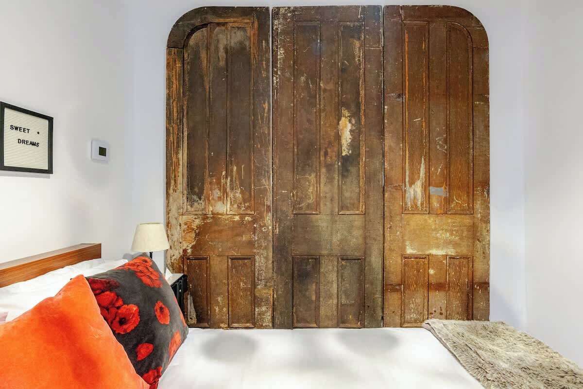 2 bedrooms, iron/ironing board, WiFi