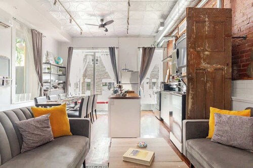 Wi-Fi + Laundry + Parking | Quiet Downtown Escape