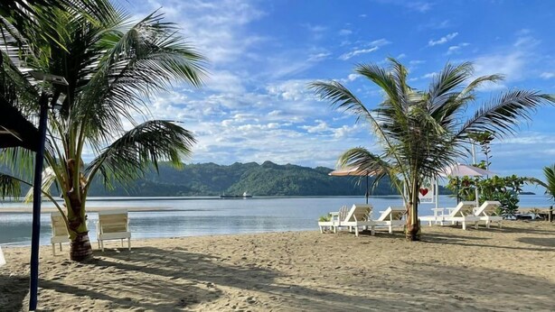 بالقرب من الشاطئ