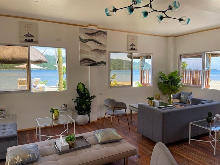 Stunning Executive Suite In Lopez Beach Resort - Sipalay