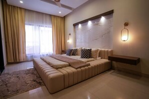 3 bedrooms, in-room safe, desk, free WiFi