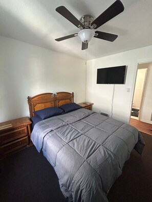 3 habitaciones, tabla de planchar con plancha, wifi y ropa de cama 