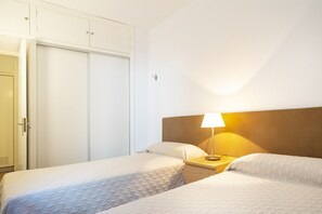 3 sovrum, strykjärn/strykbräda, gratis wi-fi och sängkläder