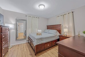 2 quartos, ferros/tábuas de passar roupa, Wi-Fi, roupa de cama