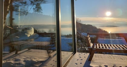 Luxury by the fjord of Oslo.
Welcome to a mirrored cabin with great views