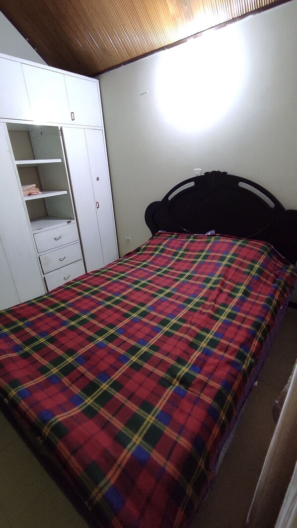 4 bedrooms, WiFi, bed sheets