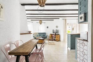 TV, fireplace - WELCS APARTAMENTO 102 EMP con Piscina (Empuriabrava)