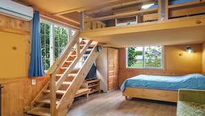 A room with a bunk bed, wooden staircase, and a TV on a shelf. - Jeju Jeonwonsaenghwal Diorem Pension (Jeju City)