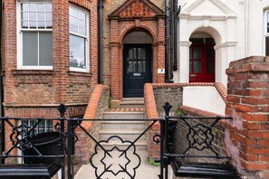 4 عدّة غرف نوم