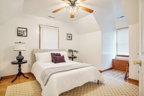 3 bedrooms, iron/ironing board, WiFi, bed sheets