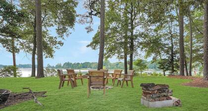 Spacious 3BR with Dock on Working Farm with Pool Table