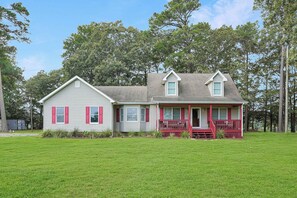 Exterior - Spacious 3BR with Dock on Working Farm with Pool Table (Melfa)