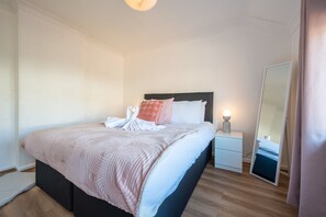 Basic House | 3 bedrooms, iron/ironing board, free WiFi