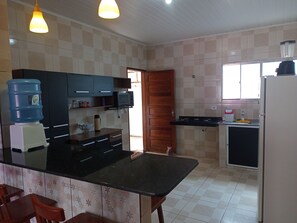 Oven, stovetop, electric kettle, blender