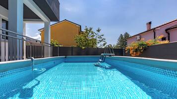 Seasonal outdoor pool