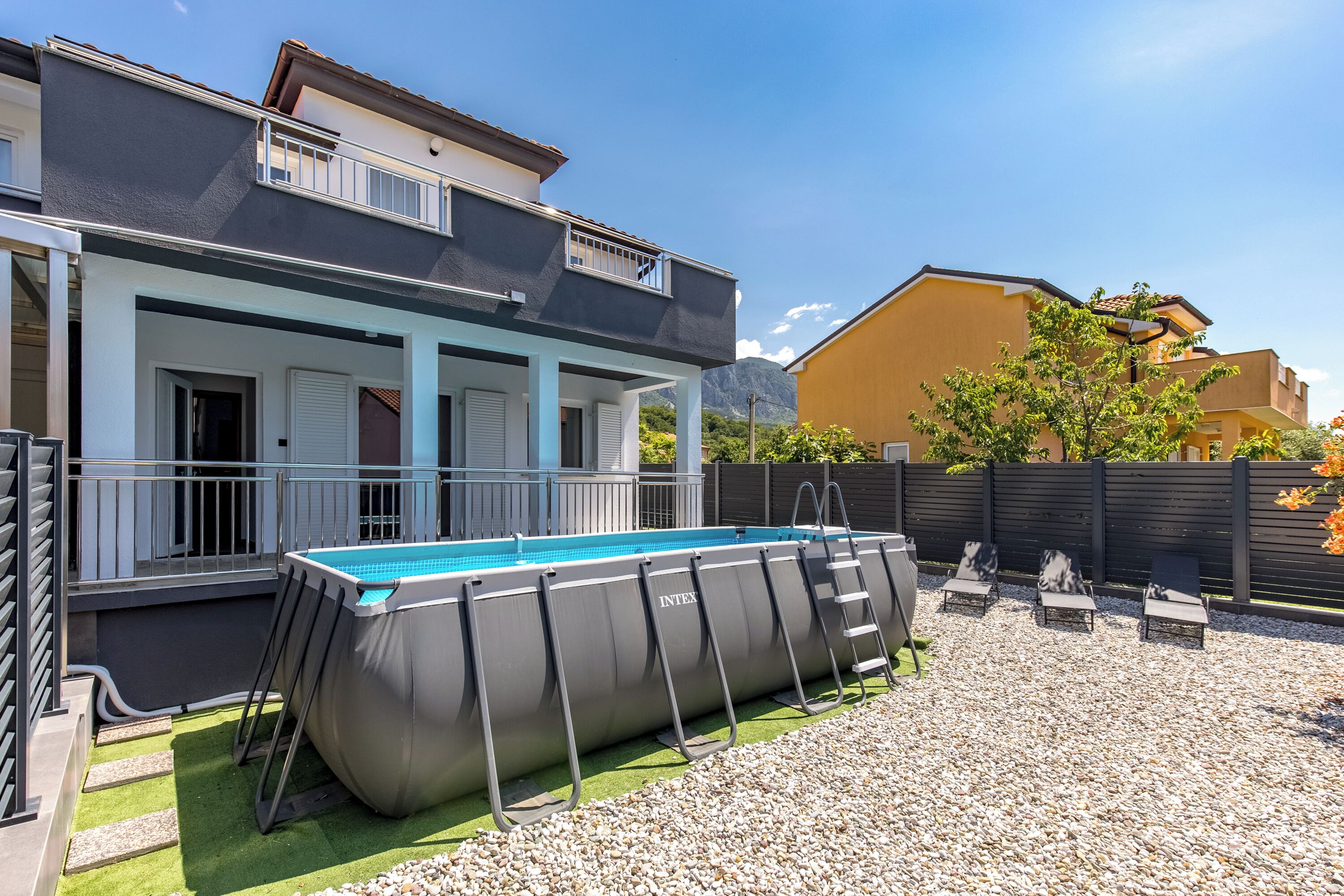 Familiehus, flere soverom, 2 bad (Pool House Beba Tribalj Lake) | Terrasse/patio