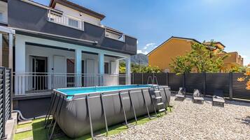 Familiehus, flere soverom, 2 bad (Pool House Beba Tribalj Lake) | Terrasse/patio