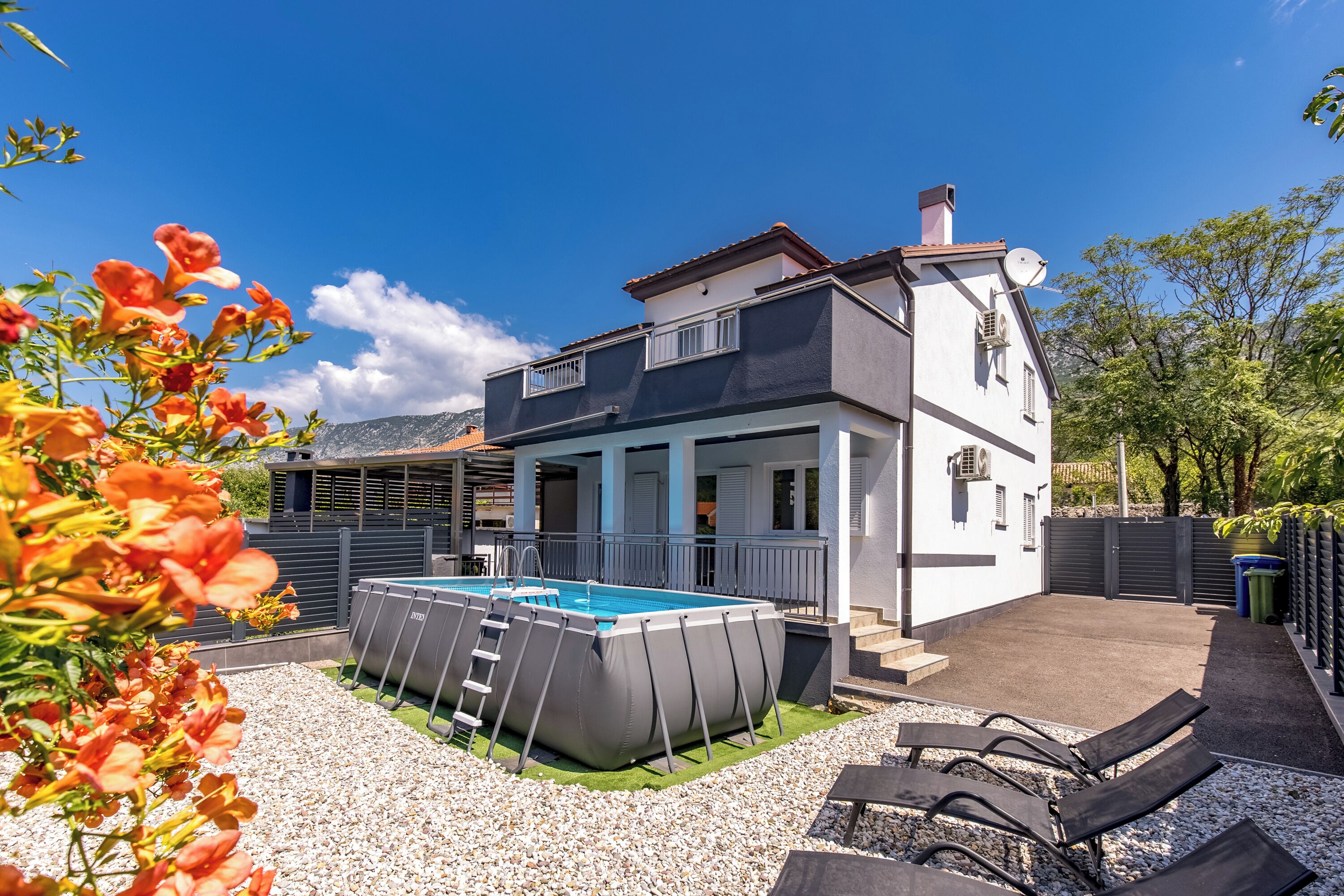 Familienhaus, Mehrere Schlafzimmer, 2 Bäder (Pool House Beba Tribalj Lake) | Unterkunftsgelände
