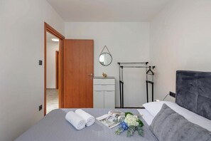 Perhetalo, useita makuuhuoneita, 2 kylpyhuonetta (Pool House Beba Tribalj Lake) | 3 makuuhuonetta, silitysrauta/-lauta, ilmainen Wi-Fi, vuodevaatteet