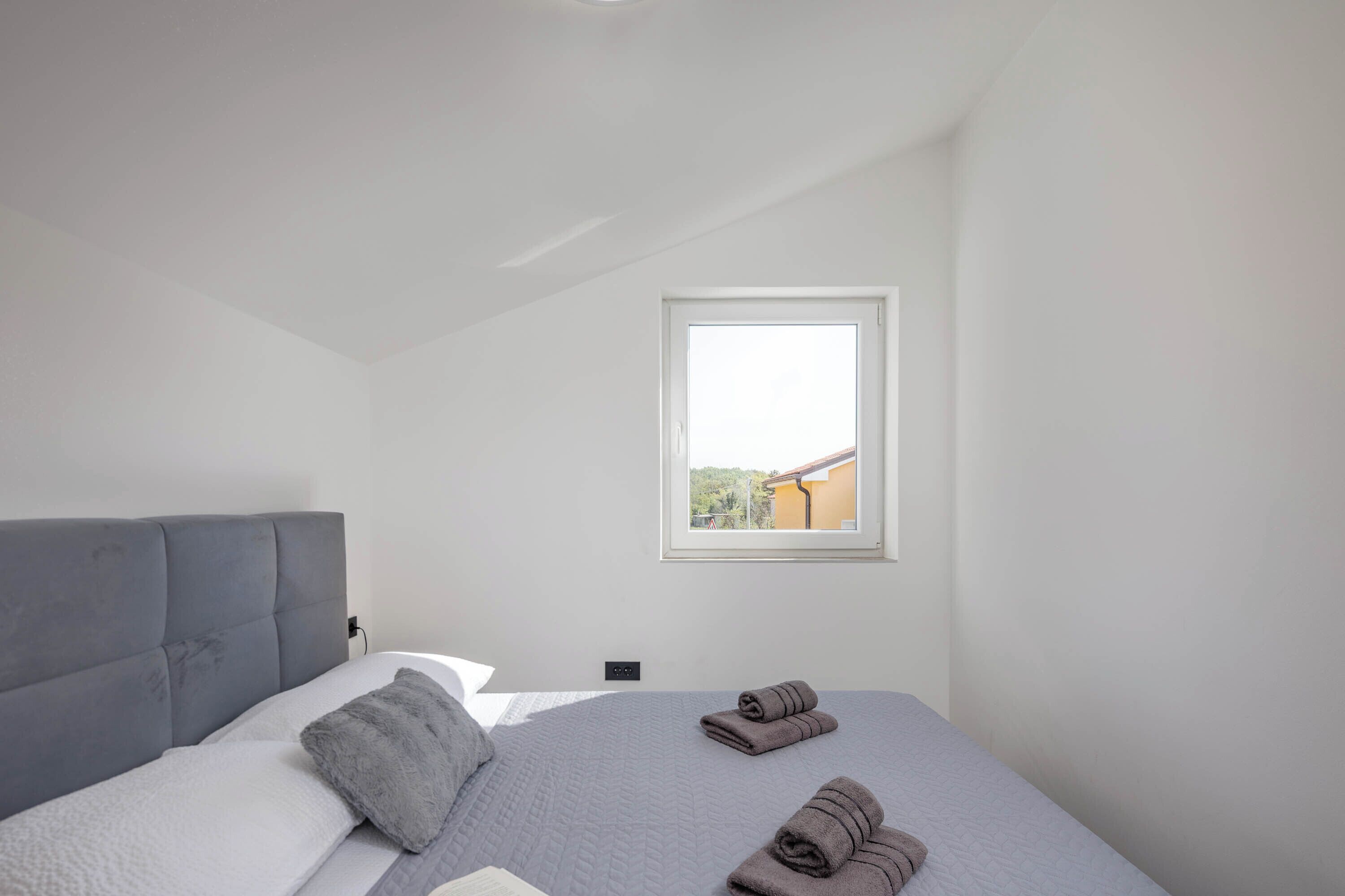 Nhà dành cho gia đình, nhiều phòng ngủ, 2 phòng tắm (Pool House Beba Tribalj Lake) | 3 phòng ngủ, bàn ủi/dụng cụ ủi quần áo 