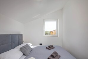 Family House, Multiple Bedrooms, 2 Bathrooms (Pool House Beba Tribalj Lake) - Pool House Beba Tribalj Lake (Vinodol)