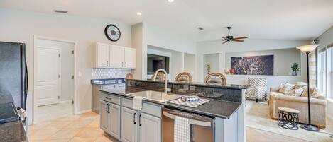 House (3 Bedrooms) | Interior