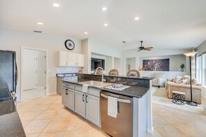 House (3 Bedrooms) | Interior