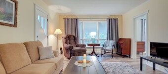 Peaceful Saint Germain Home w/ Fire Pit!